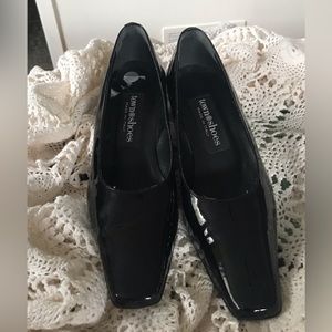 Town Shoes Black Patent Leather Pumps - Size 6